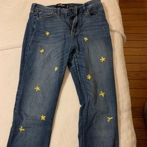 hollister super skinny yellow embroidered flowers